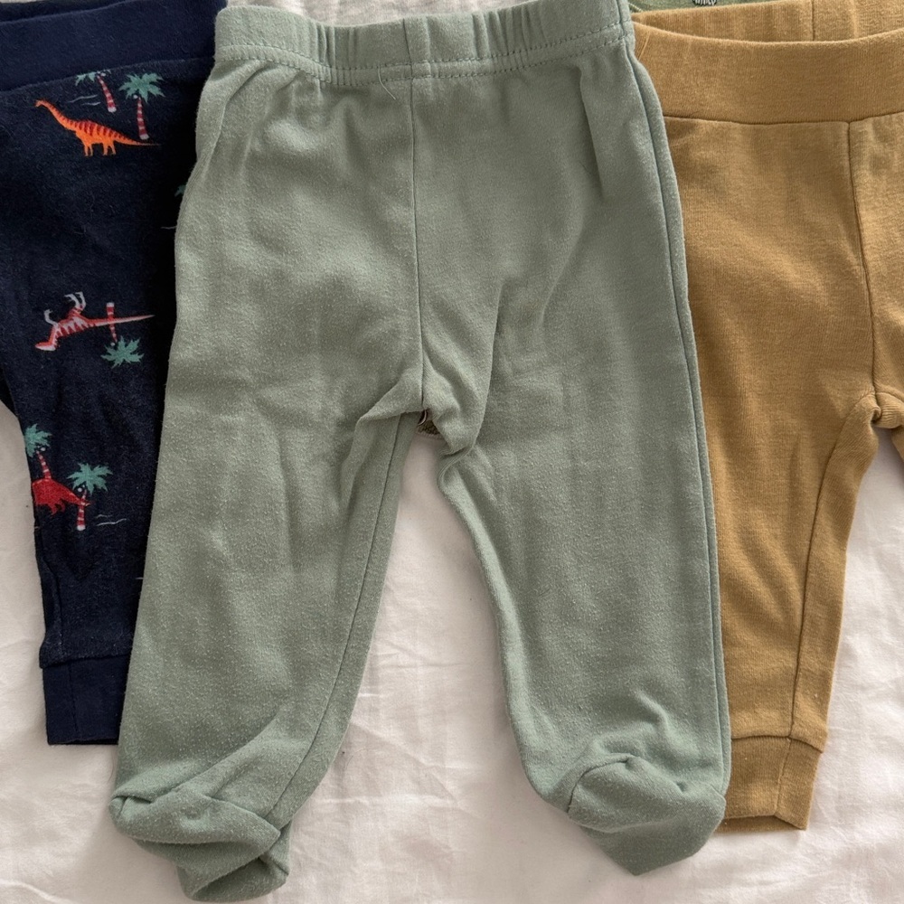 Assorted Baby Onesies and Pants Set 3-6 months - Picture 3 of 10